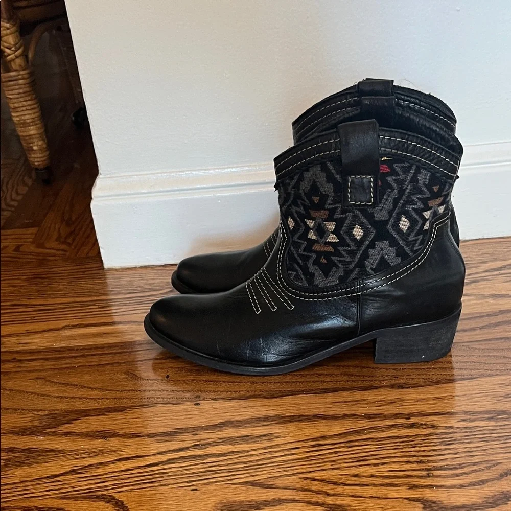 Kurt Geiger Carvela Senorita Black Embroidered Geometric Ankle Booties Size 39